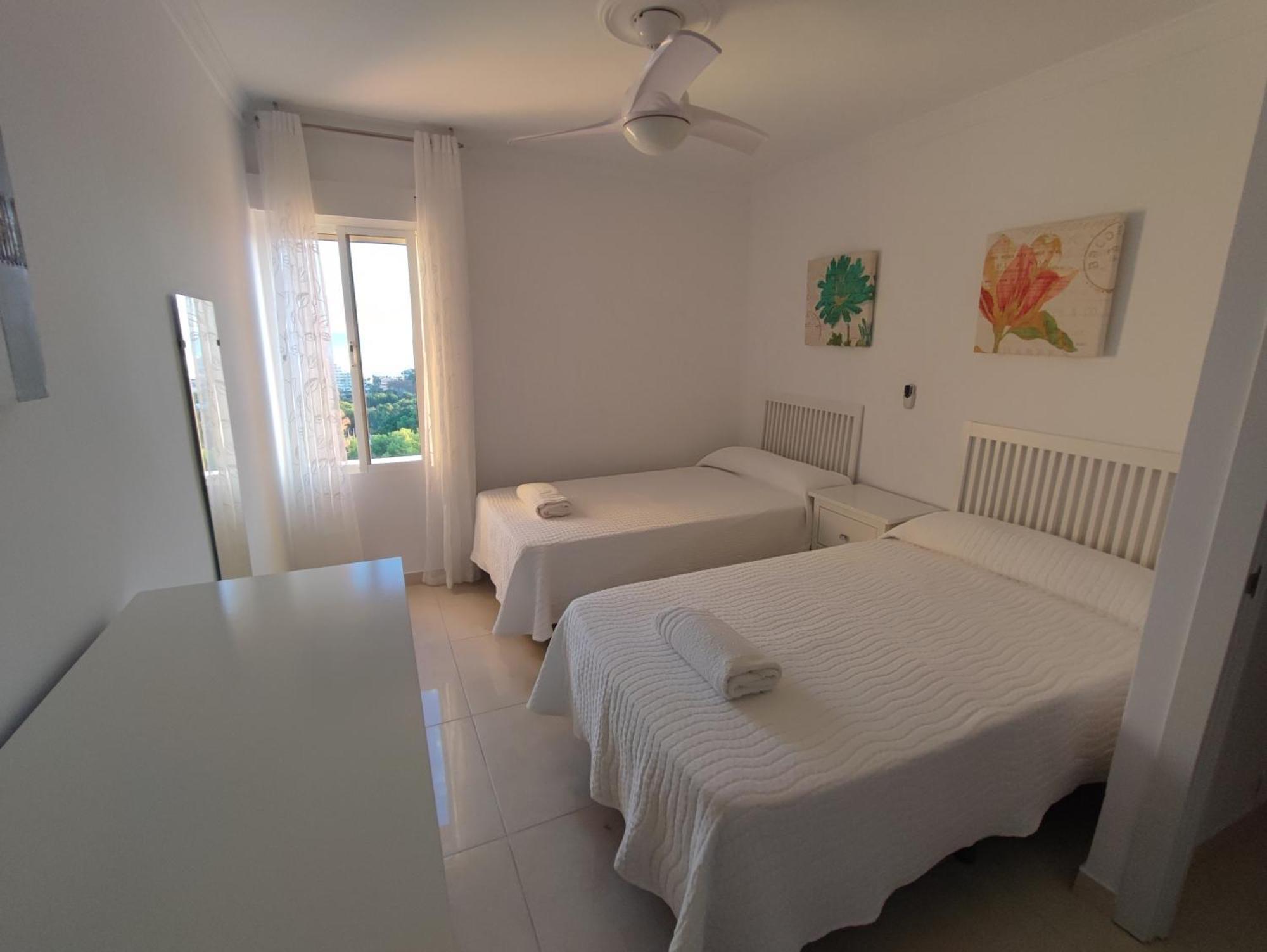 Hercules Paradise 531 Apartamento Con Vistas Al Mar Mediterraneo En Benalmadena A Pasos Del Centro Y Su Vibrante Zona Comercial Disfruta De Una Experiencia Unica En La Costa Del Sol Malaga Andalucia Well-Connected To The Airport Bagian luar foto